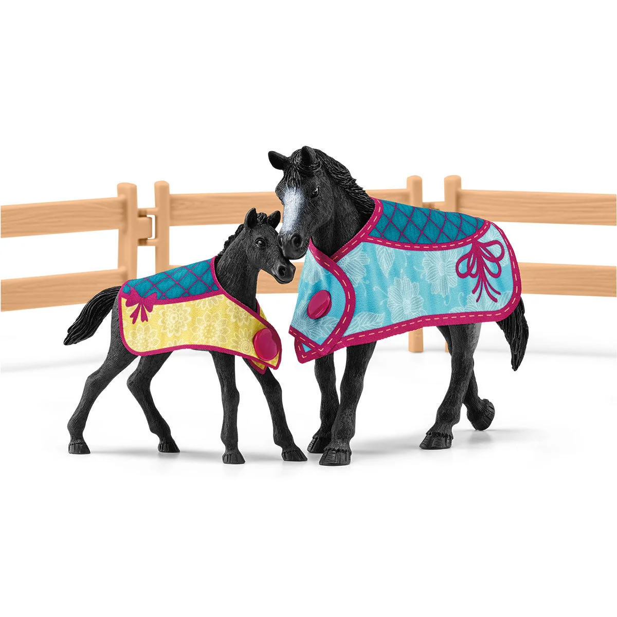 Horse Box with Mare and Foal - Image 5